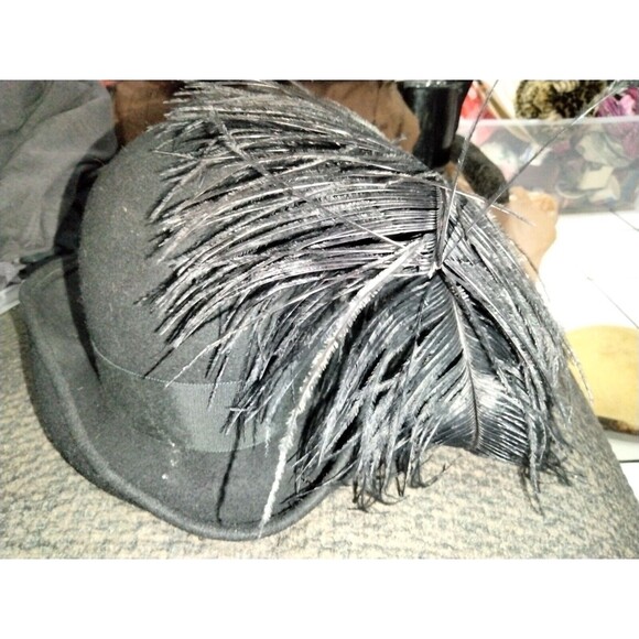 Vtg Bierner & Son Women's 100% Wool Black Cap With Feathers Made In USA - Picture 3 of 5